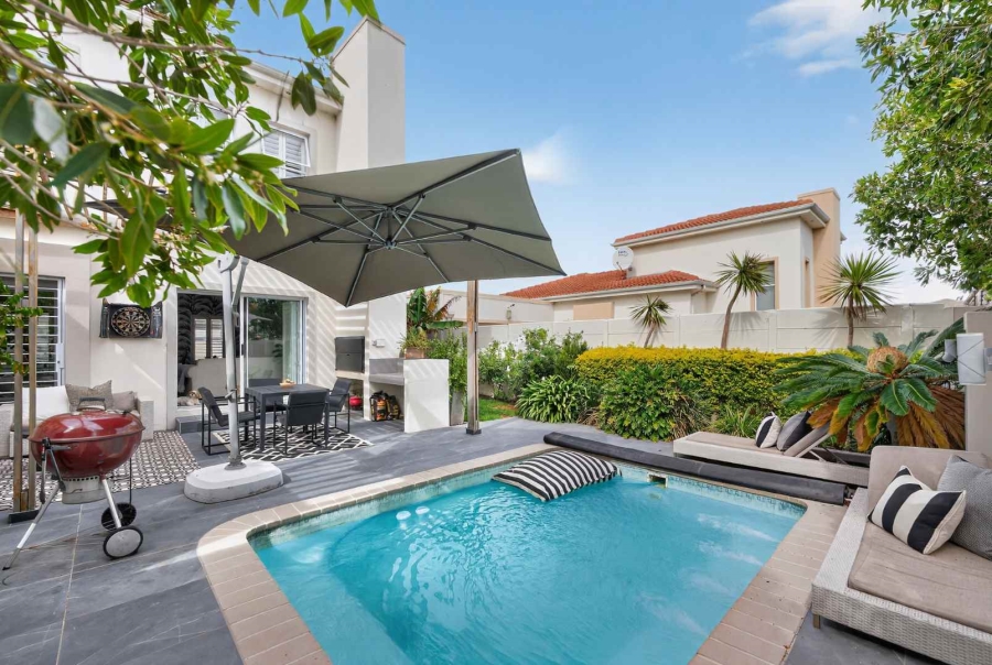 4 Bedroom Property for Sale in Parklands North Western Cape